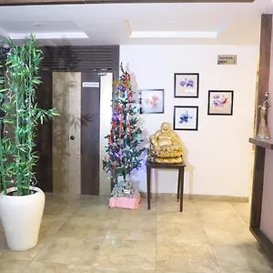 Genx Le Crescent Hotel Ghaziabad